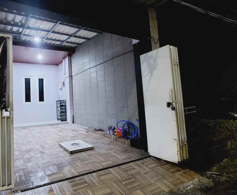 dijual rumah semampir