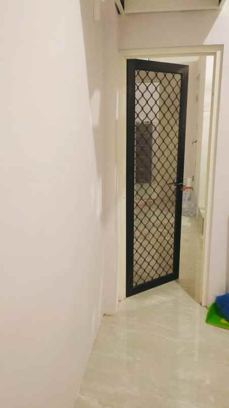 dijual rumah semampir