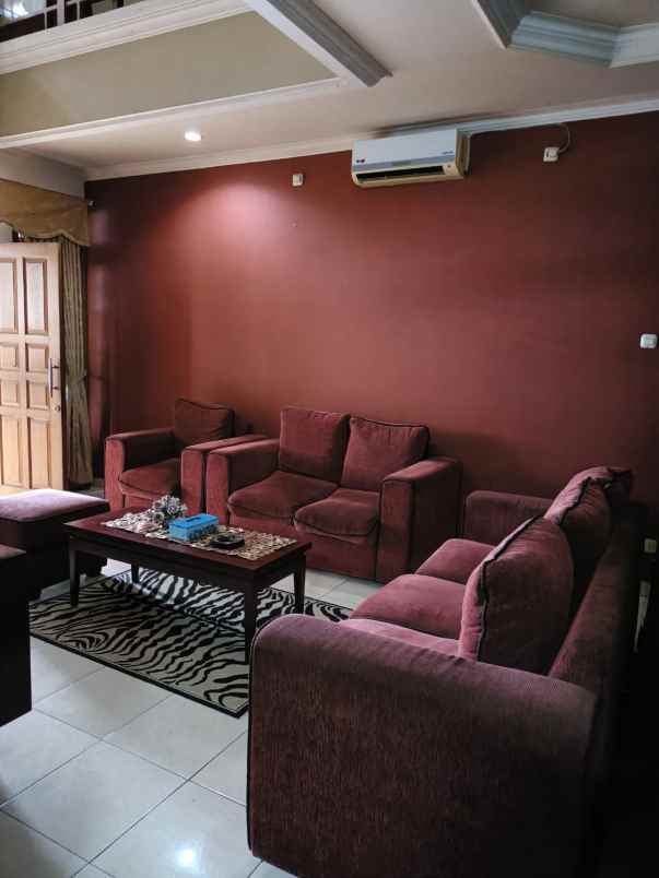 dijual rumah senayan