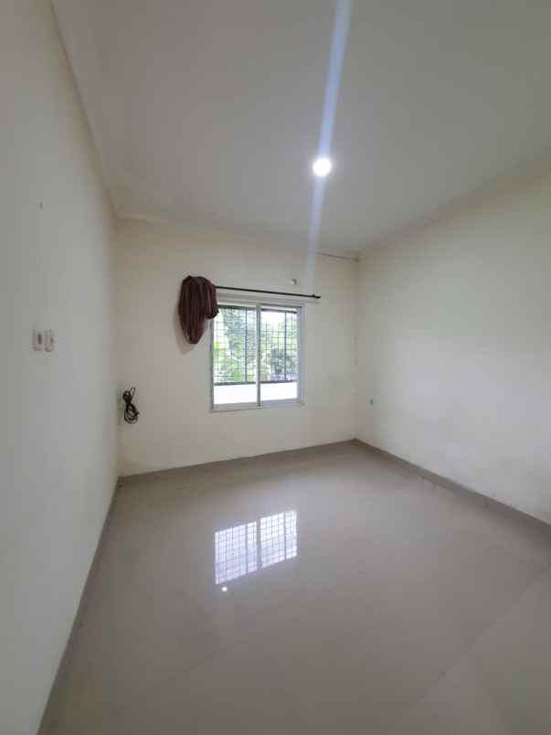 dijual rumah serua ciputat