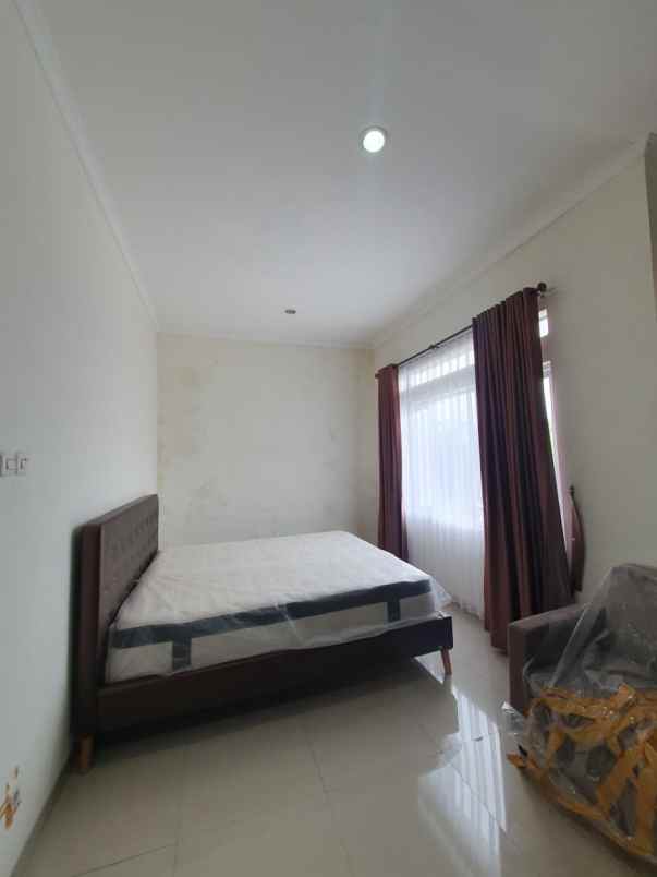 dijual rumah serua ciputat