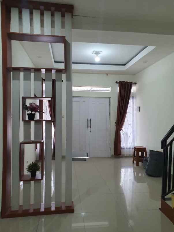 dijual rumah serua ciputat