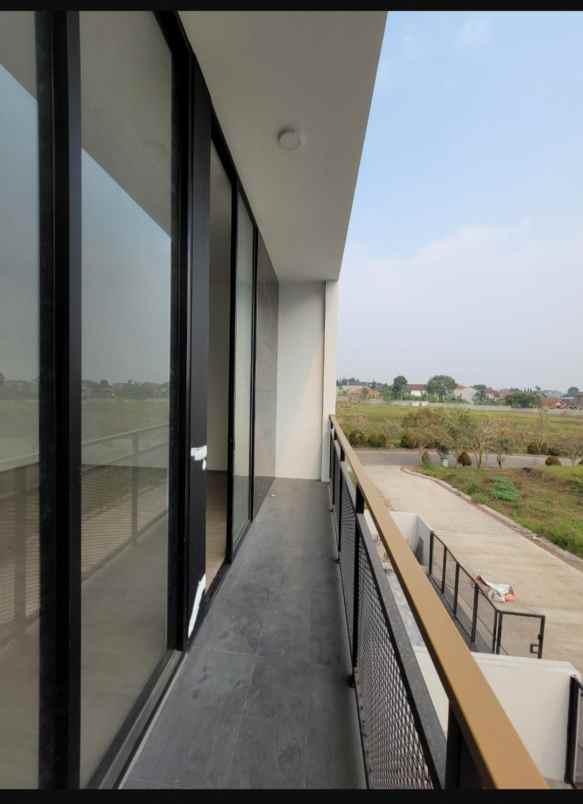 dijual rumah setraduta