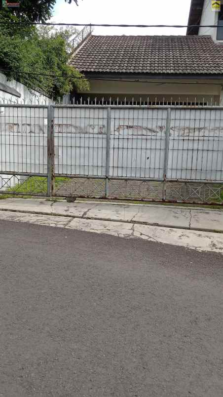 dijual rumah setrasari sukajadi kota