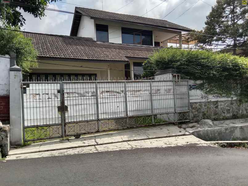 dijual rumah setrasari sukajadi kota