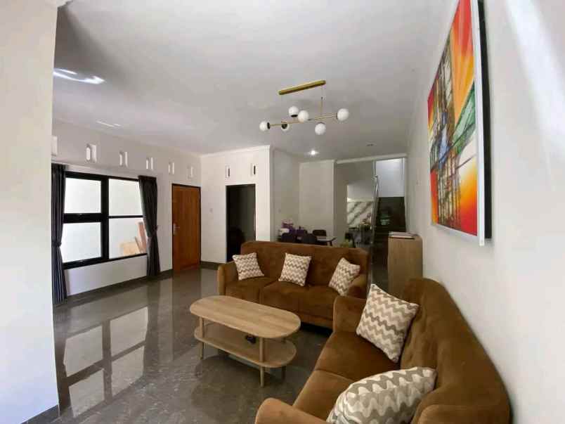 dijual rumah seyegan