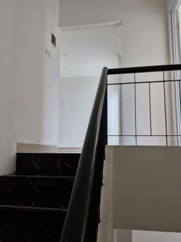 dijual rumah siap huni di kota wisata cibubur