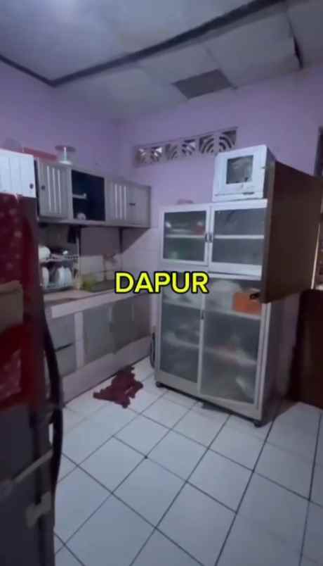 dijual rumah siap huni dua lantai lokasi strategis