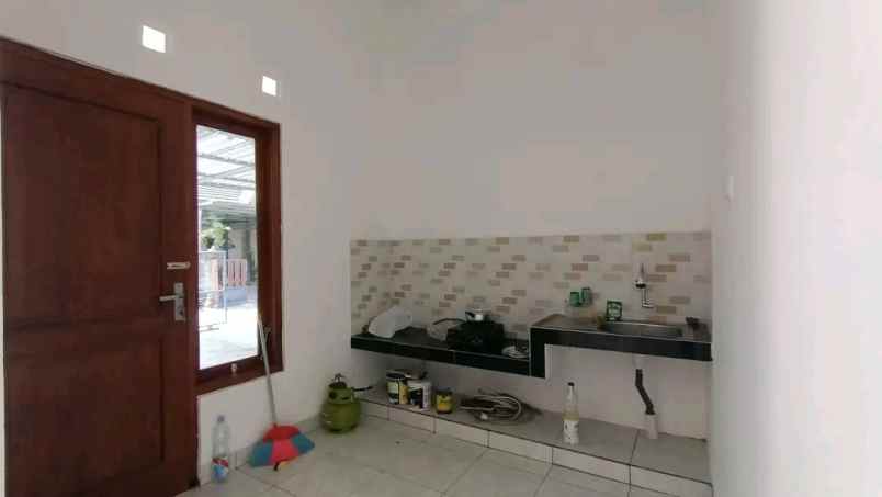 dijual rumah sidomoyo