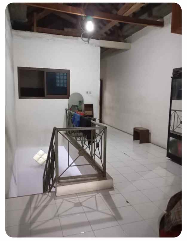 dijual rumah simokerto kwagean