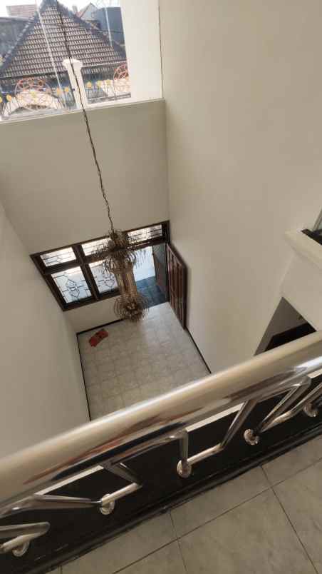 dijual rumah simpang darmo permai