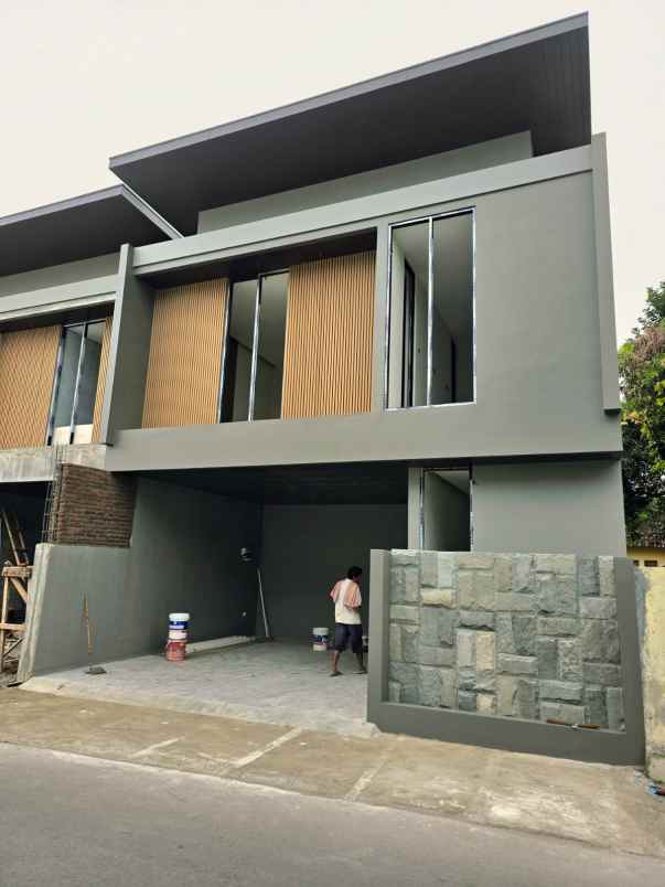 dijual rumah stadion maguwoharjo