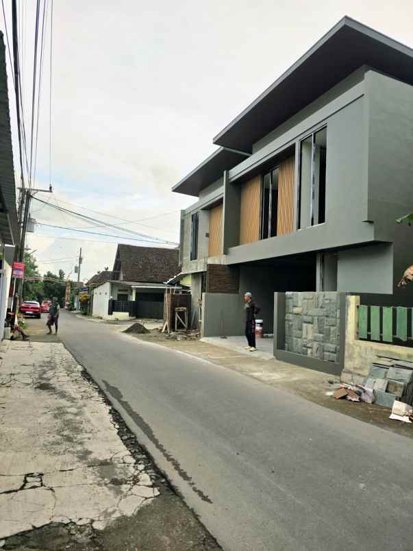 dijual rumah stadion maguwoharjo
