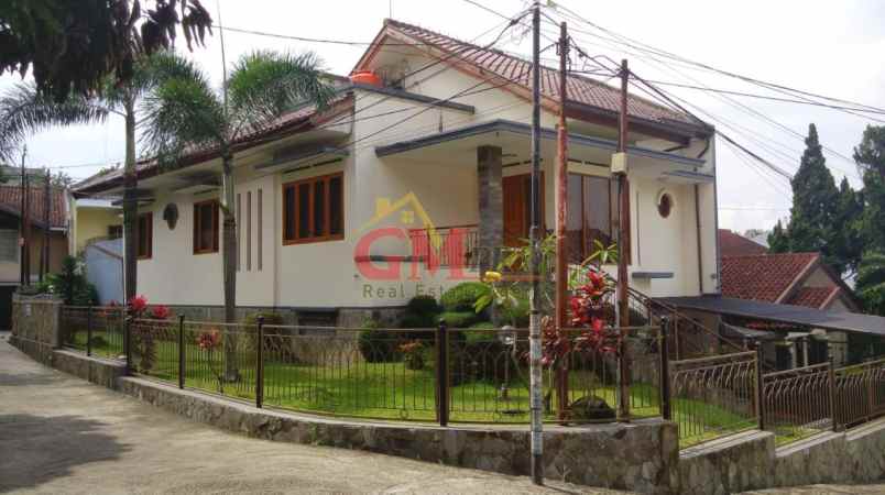 dijual rumah sutami