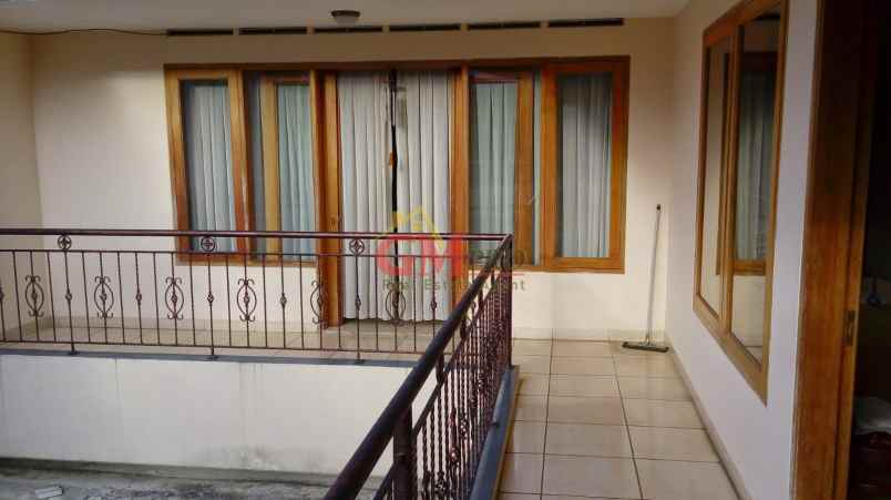 dijual rumah sutami