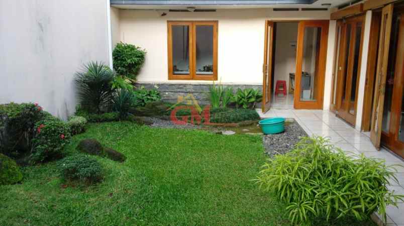 dijual rumah sutami
