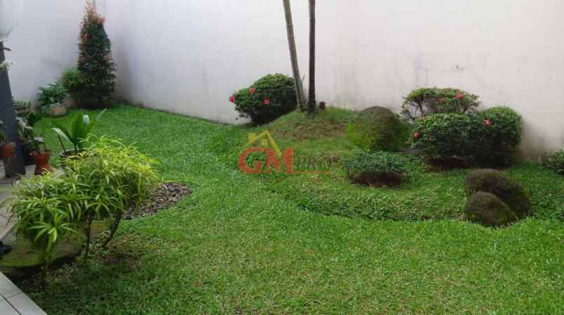 dijual rumah sutami