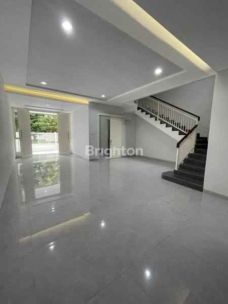 dijual rumah sutorejo