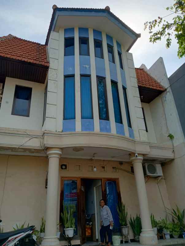 dijual rumah sutorejo