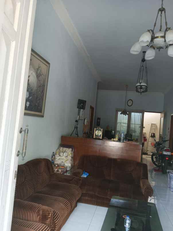 dijual rumah sutorejo
