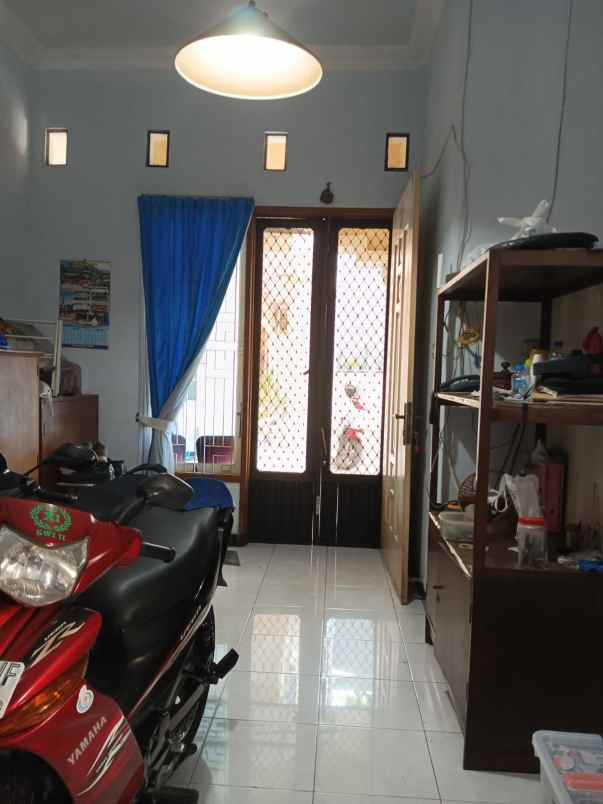 dijual rumah sutorejo
