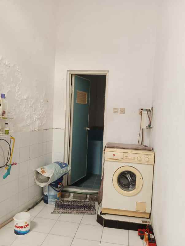 dijual rumah sutorejo