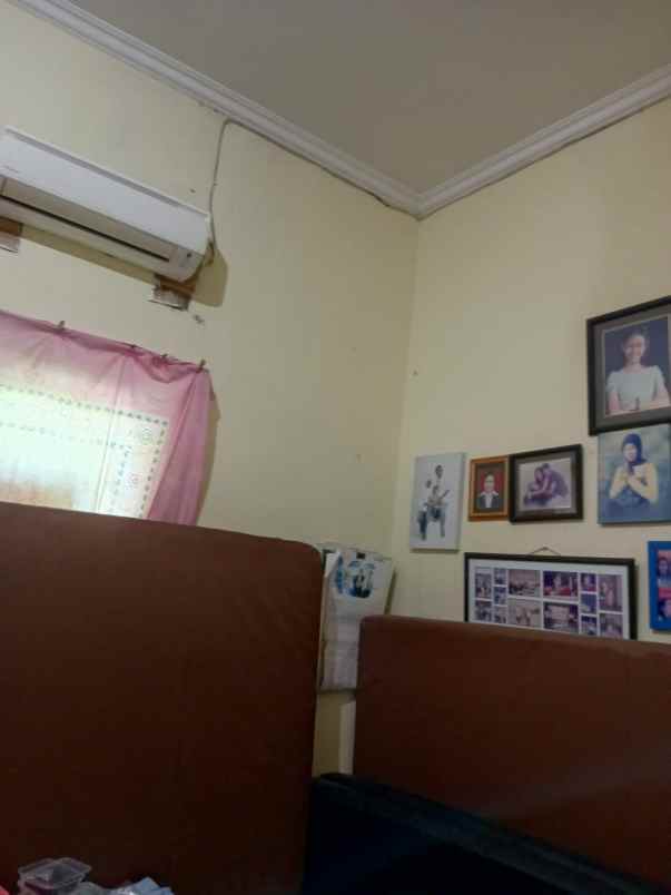 dijual rumah sutorejo