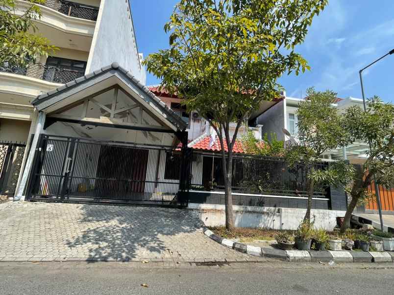 dijual rumah sutorejo prima