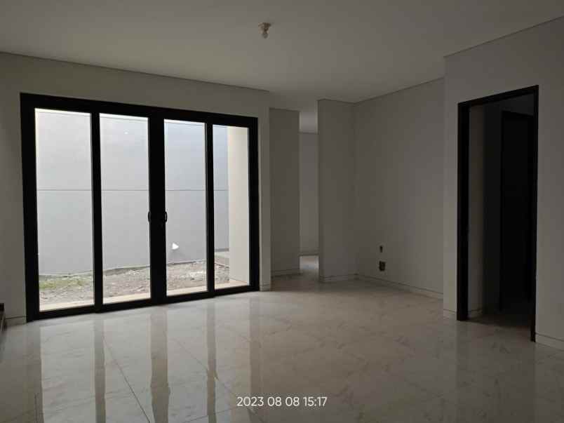 dijual rumah taman gayungsari