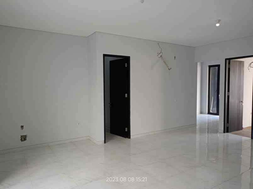 dijual rumah taman gayungsari