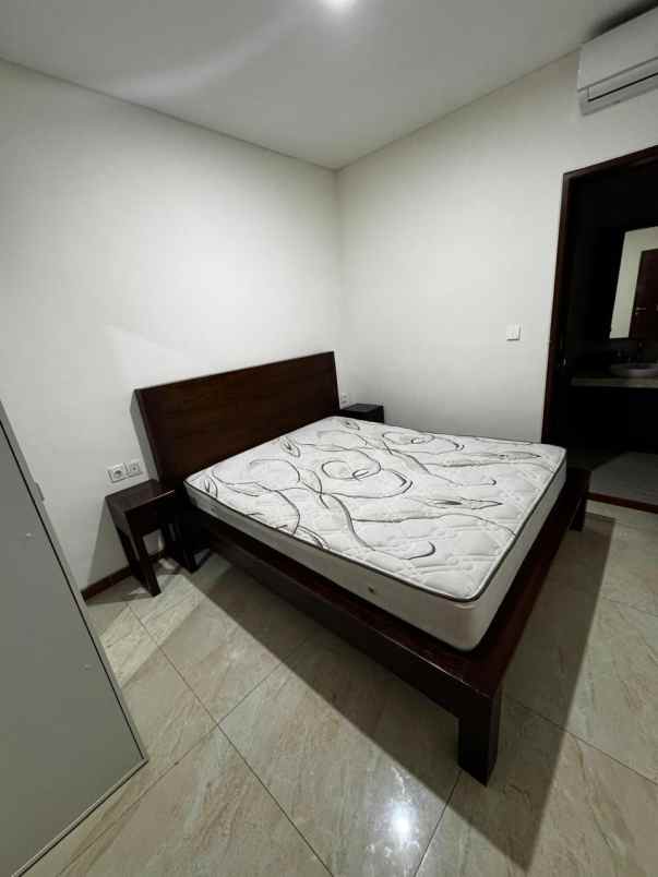 dijual rumah taman giri
