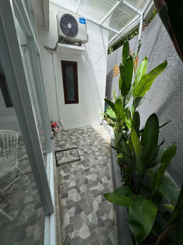 dijual rumah taman giri