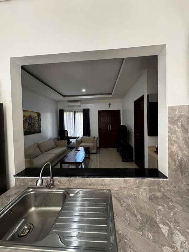 dijual rumah taman giri