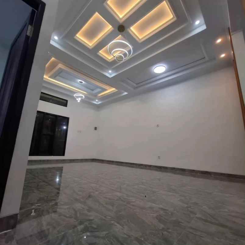 dijual rumah taman harapan baru kota