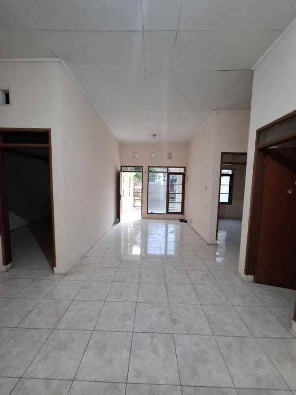 dijual rumah taman kopo indah 3