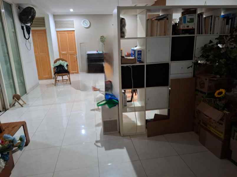 dijual rumah taman modern