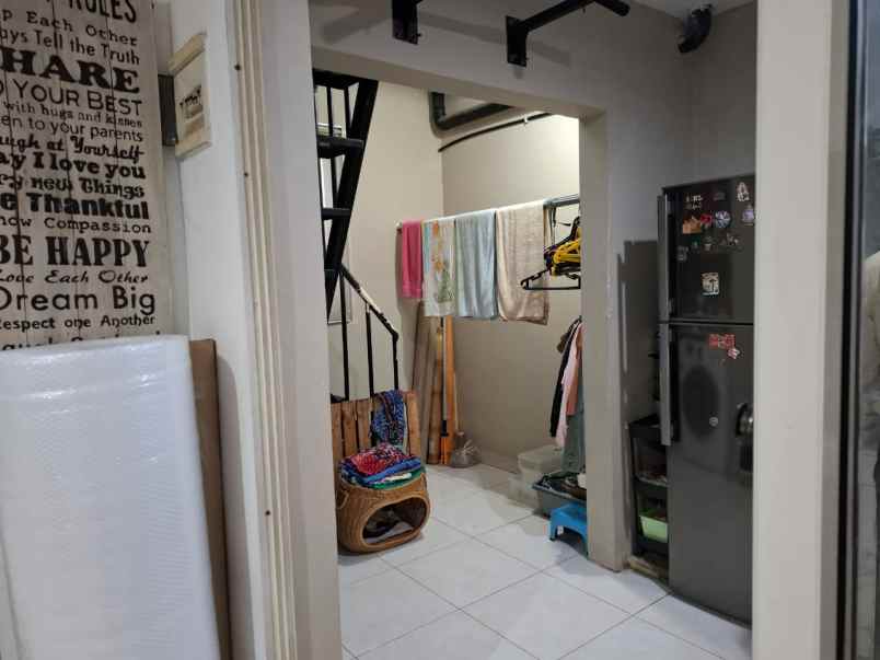 dijual rumah taman modern