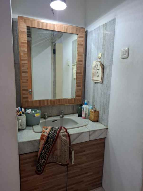 dijual rumah taman modern