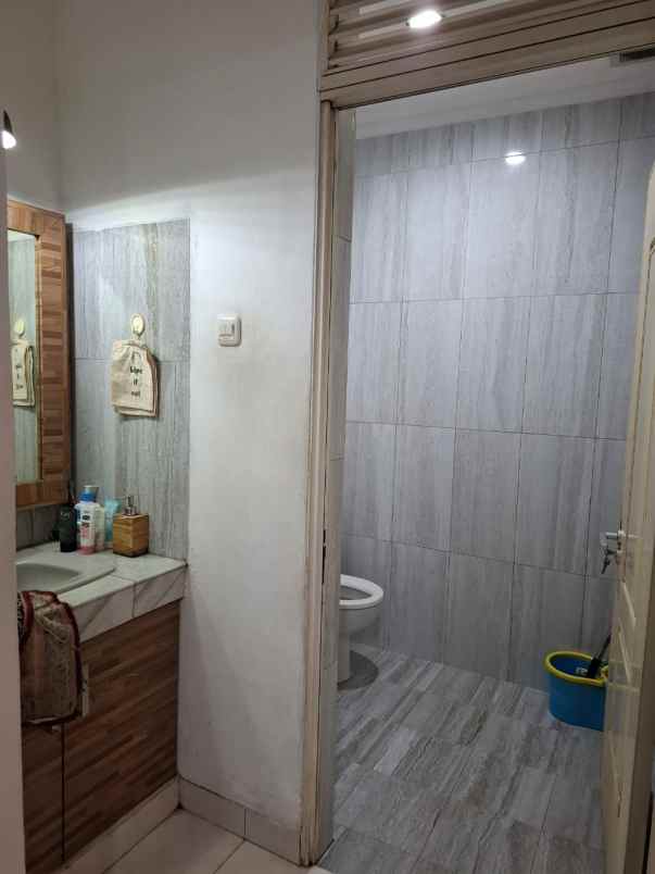 dijual rumah taman modern