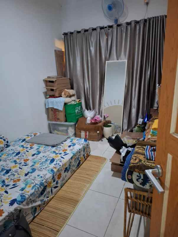 dijual rumah taman modern