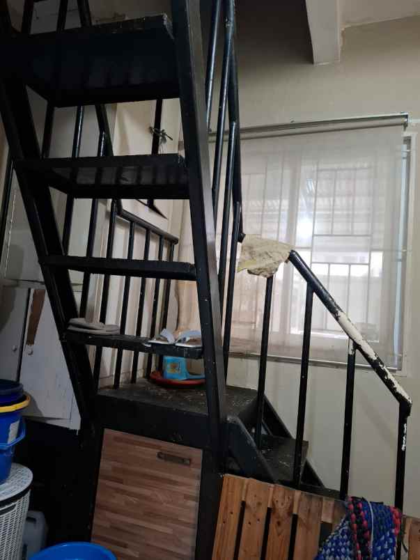 dijual rumah taman modern