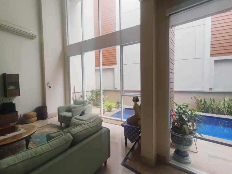 dijual rumah taman modern