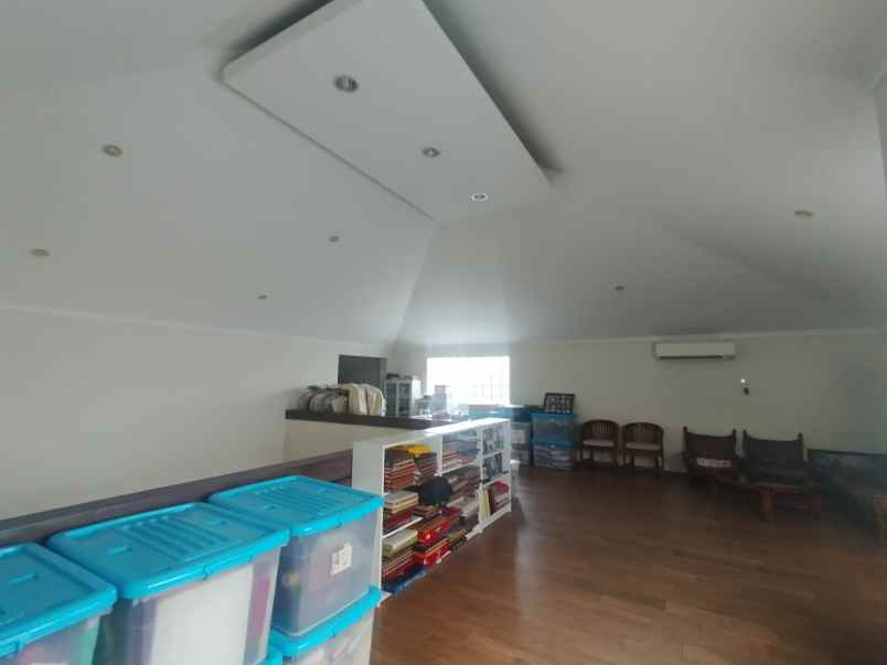 dijual rumah taman modern