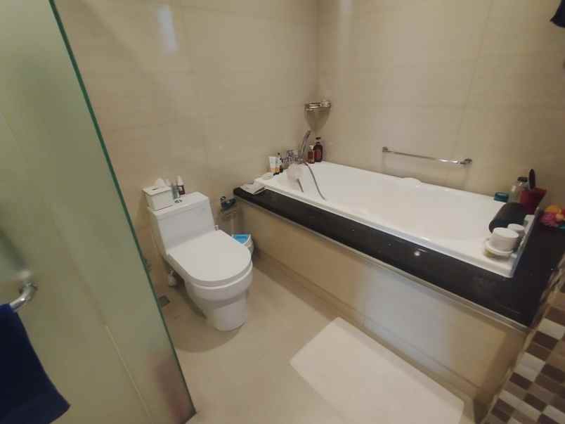 dijual rumah taman modern