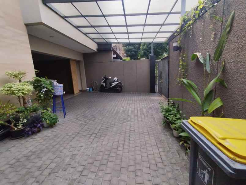 dijual rumah taman modern