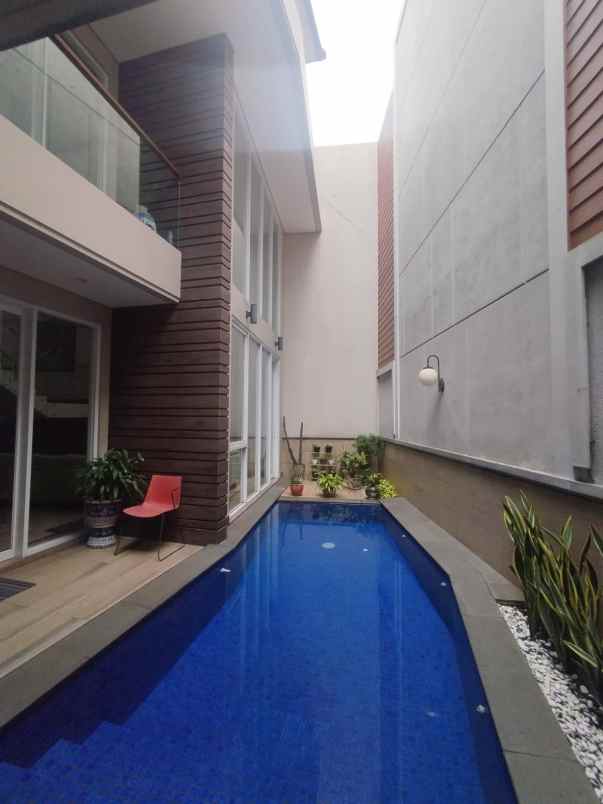 dijual rumah taman modern