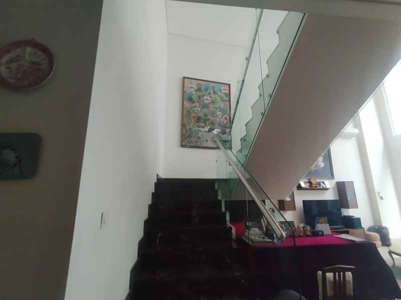 dijual rumah taman modern