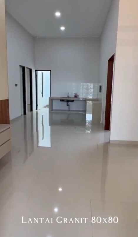 dijual rumah taman surya