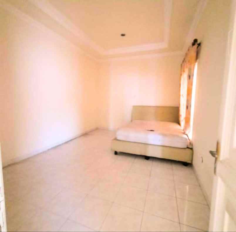 dijual rumah tenggilis