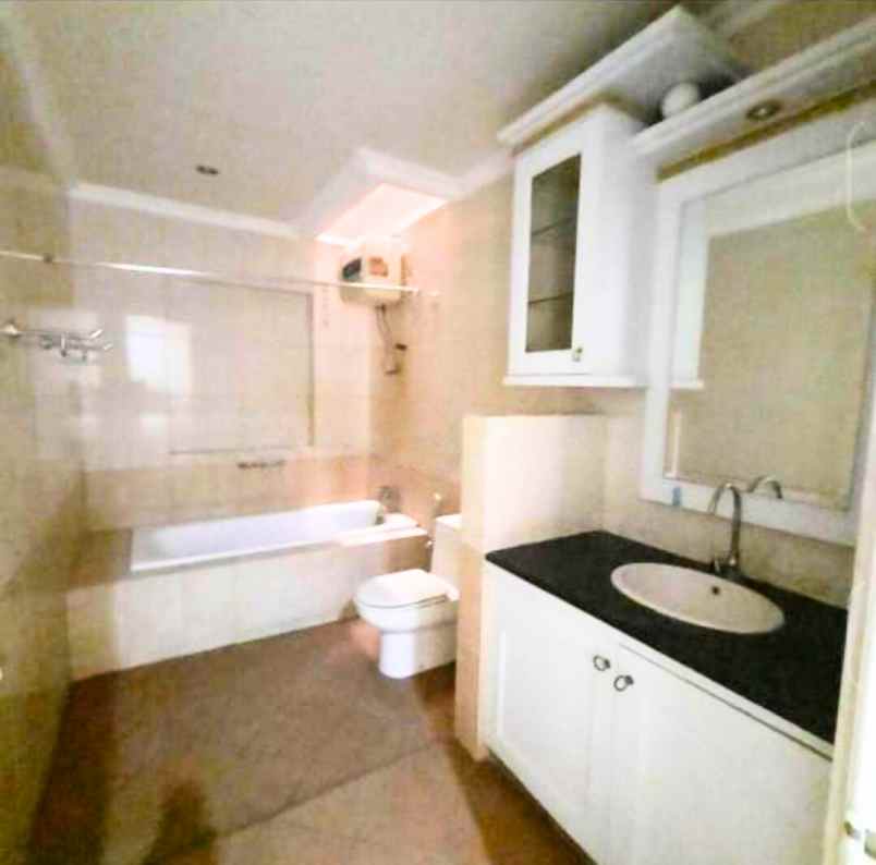 dijual rumah tenggilis